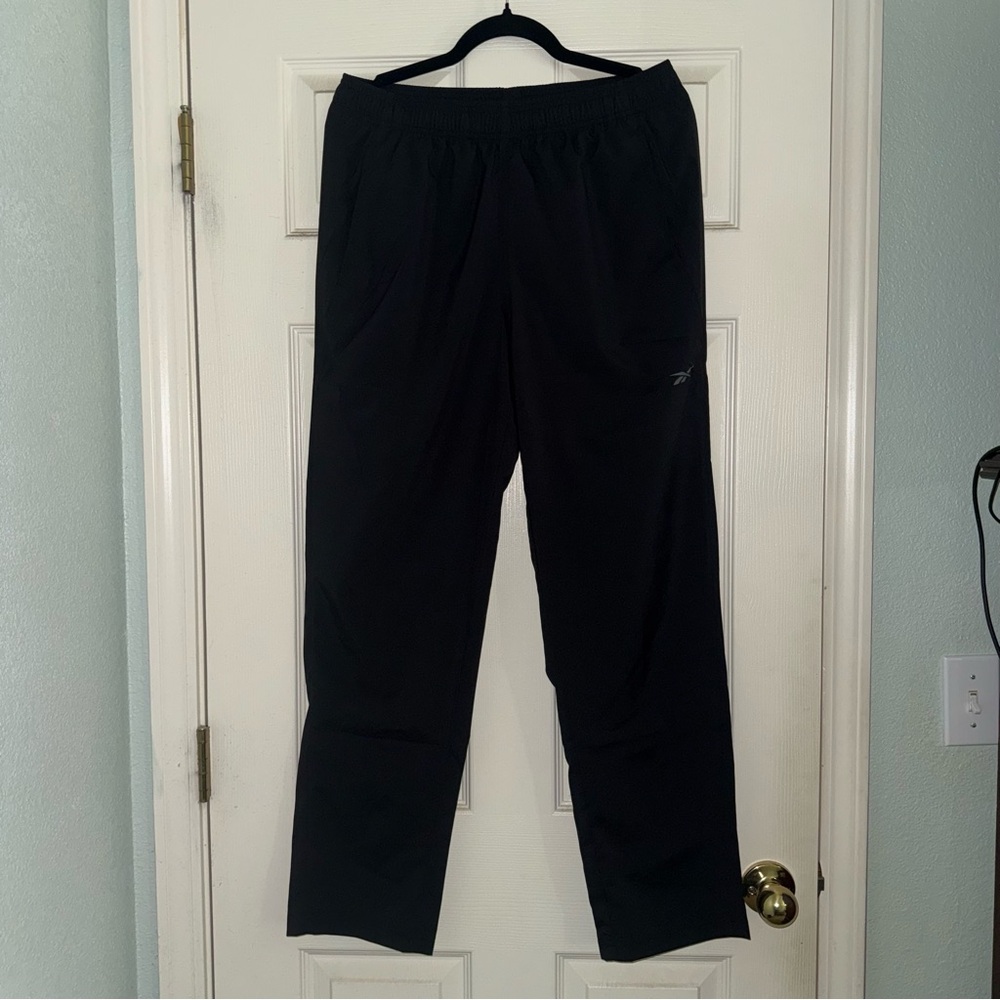 Reebok Men’s TRAIN WOVEN UNLINED PANTS